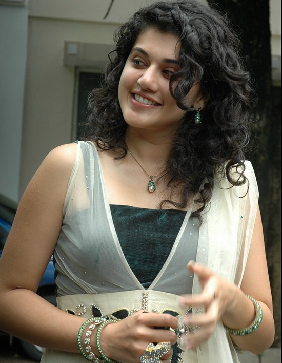 aadukalam tapasee wallpapers