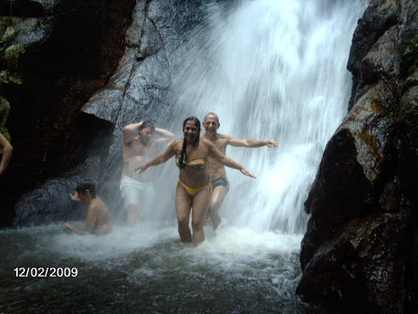 Banho super frio na cachoeira da Feiticeira