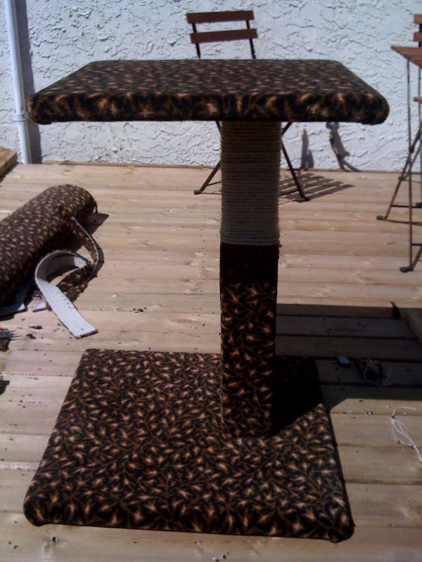 Cupcakes & Rubyslippers Cat Tree Tutorial