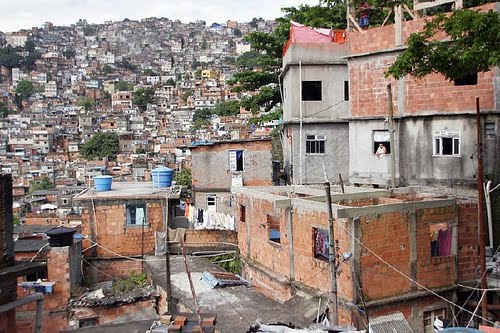 [favela2.jpg]