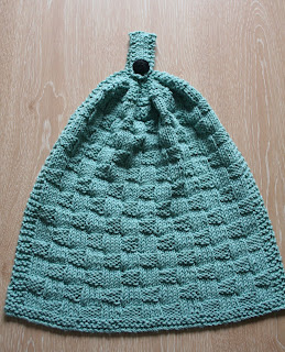 Wishing I was Knitting at the Lake: Puffy Basketweave Kitchen Hanging Hand Towel