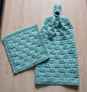 Wishing I was Knitting at the Lake: Puffy Basketweave Kitchen Hanging Hand Towel