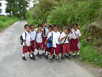 http://4.bp.blogspot.com/_ysbFqE2JPt0/S_DM769qbJI/AAAAAAAAAH8/yBA7M9FrlQA/s1600/anak_sd.jpg