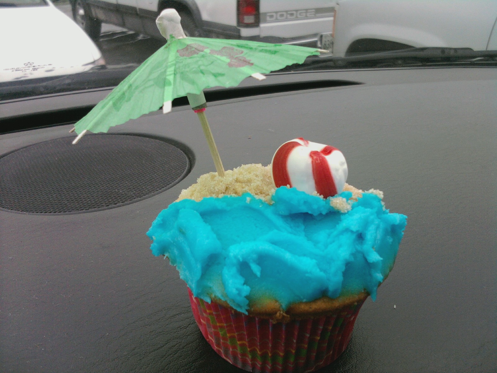 Kelly Roberts Designs Beach Cupcakes