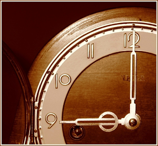 9am by Faye Pekas. Copyright Faye Pekas, 2003. Thanks Faye!