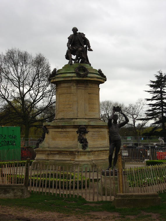 Shakepeare's Monument (Stratford) http://en.wikipedia.org/wiki/Shakespeare