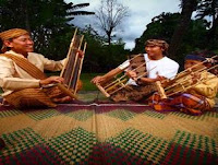 Angklung Akan Jadi Warisan Budaya Dunia Angklung Akan Jadi Warisan Budaya Dunia