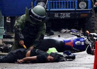Menembak Teroris dengan Hati Menembak Teroris dengan Hati
