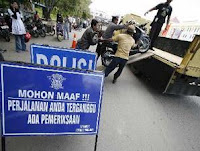 Perhatian, Inilah UU Lalulintas yang Perlu Anda Tahu! Perhatian, Inilah UU Lalulintas yang Perlu Anda Tahu!