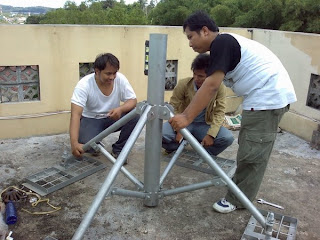 Foto Instalasi V-Sat IIX Di Kota Tarakan Oleh Staf DTP