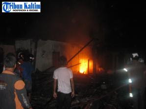 7 Rumah dan Kios di Tarakan Terbakar - Borneo 7 Rumah dan Kios di Tarakan Terbakar - Borneo