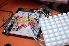 [arduinome_breadboard.jpg]