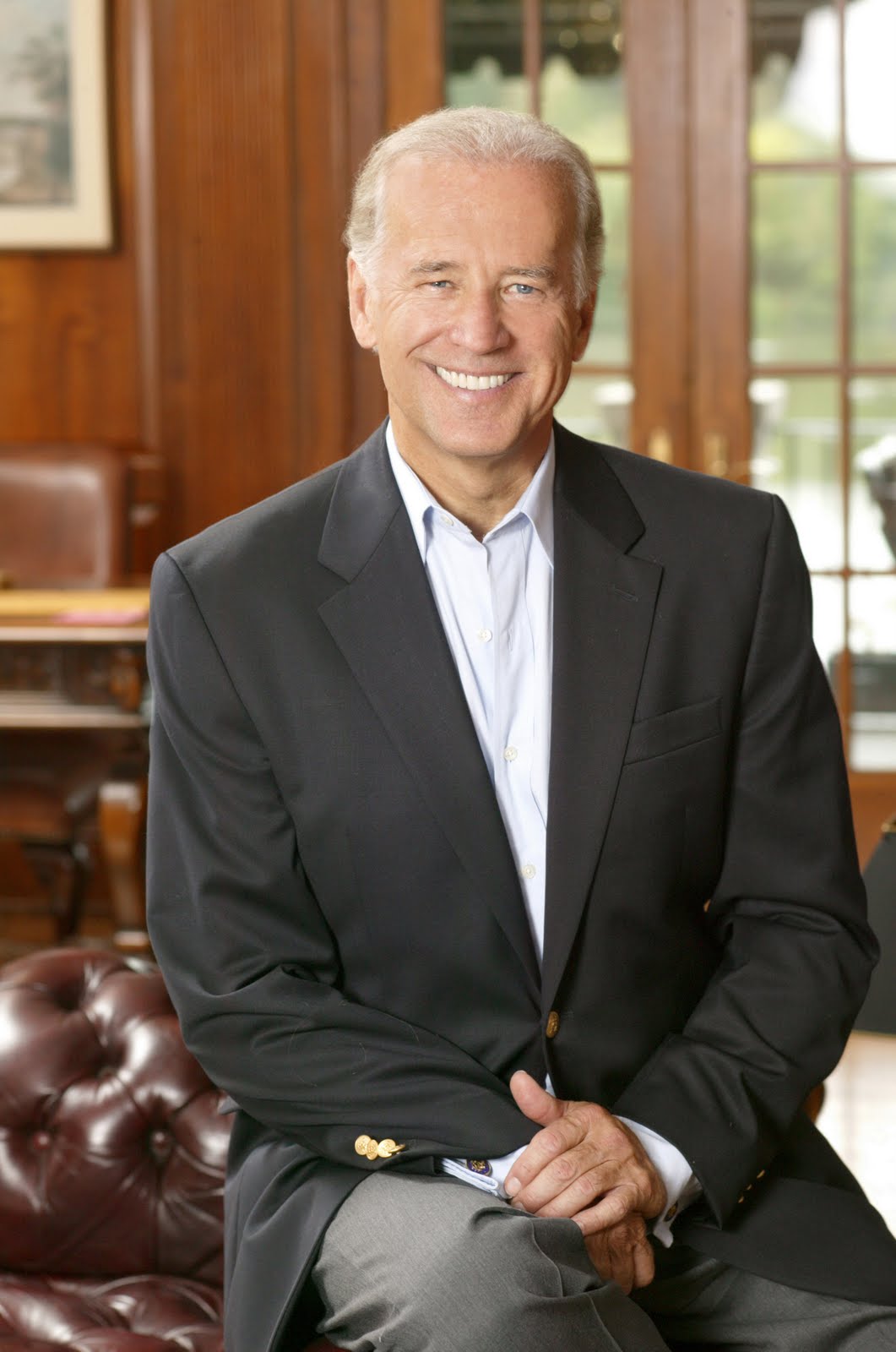 http://4.bp.blogspot.com/_z5oinU6Fugw/S_JMwiG1BjI/AAAAAAAABLw/glM7aw8kx3M/s1600/biden+Vice+President+of+United+States+3.jpg
