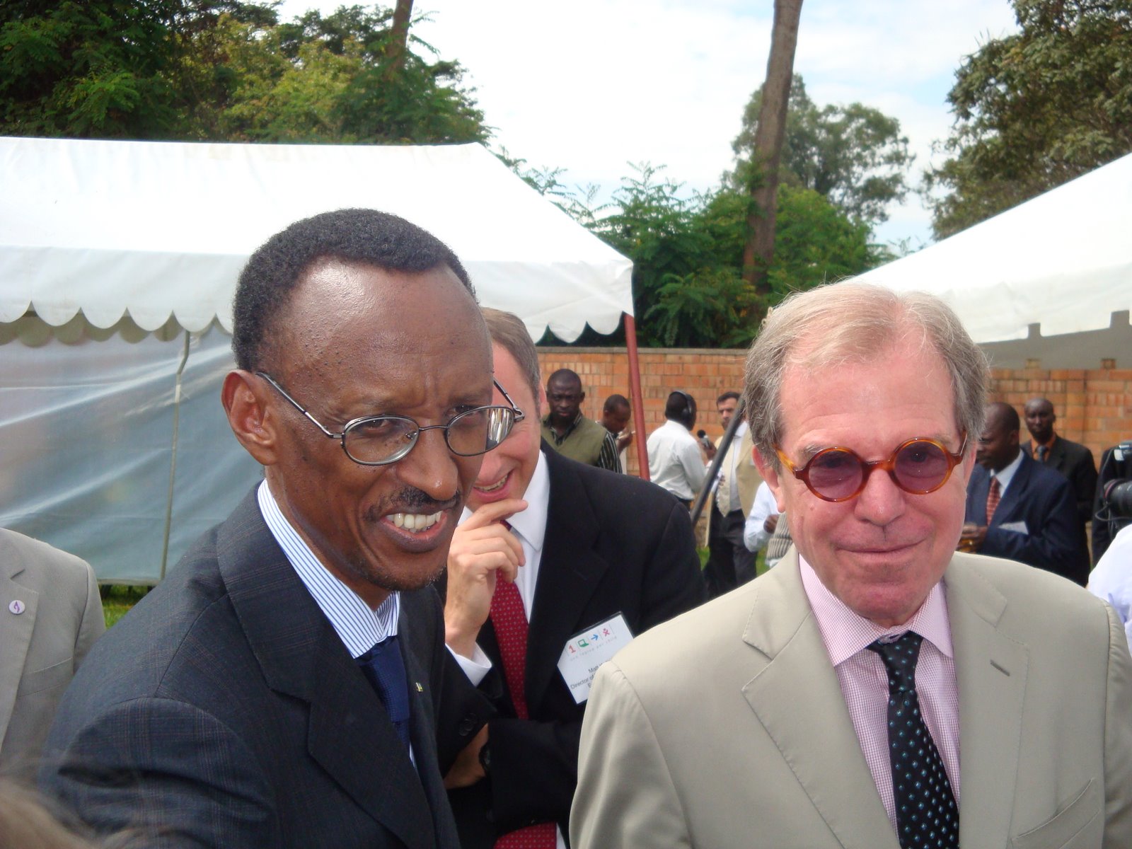 [Negro+++Kagame.JPG]