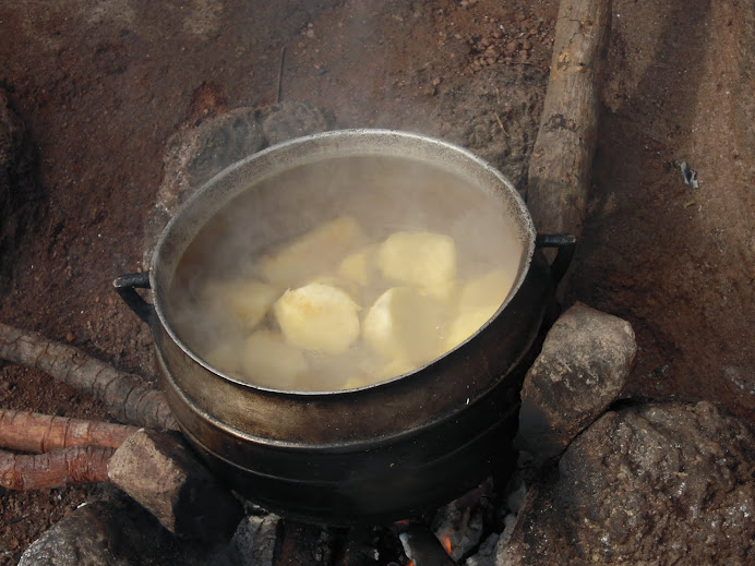 Making Fufu- Boiling yams