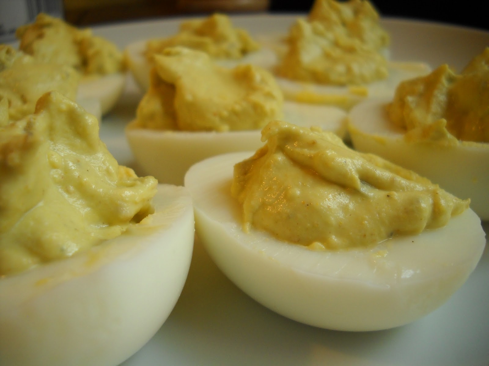 Easy+deviled+eggs+with+relish