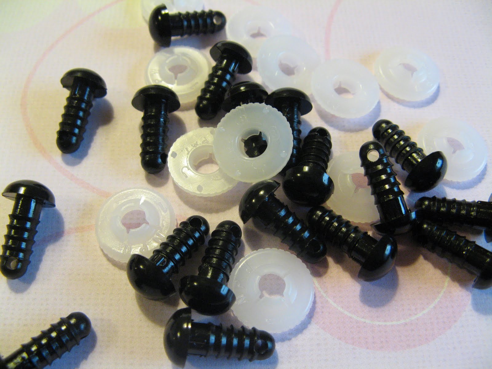 [Plastic+Safety+Eyes.JPG]