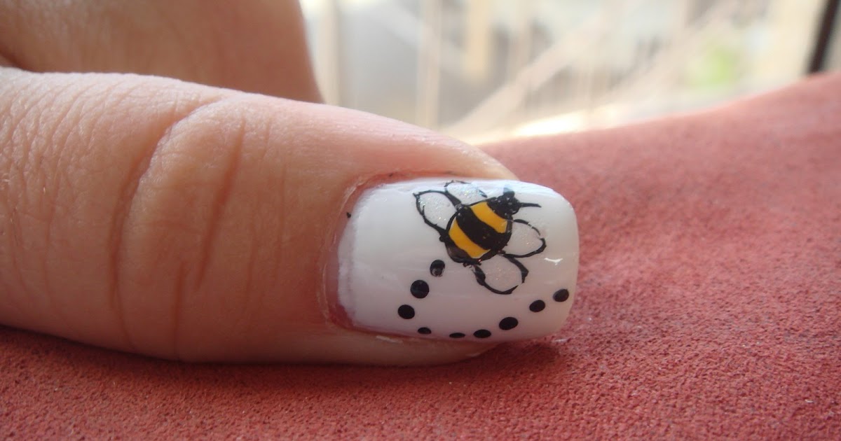 bumble bee nail design