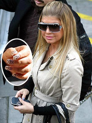 her super sick zebra-print nails (are they Minx? Hand designs? Airbrush? her super sick zebra-print nails (are they Minx? Hand designs? Airbrush?