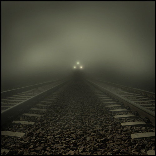 [middle+of+the+road+oncoming+train.jpg]