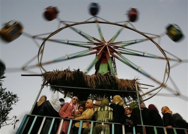 [starving+palestinians+w+ferris+wheel.JPG]