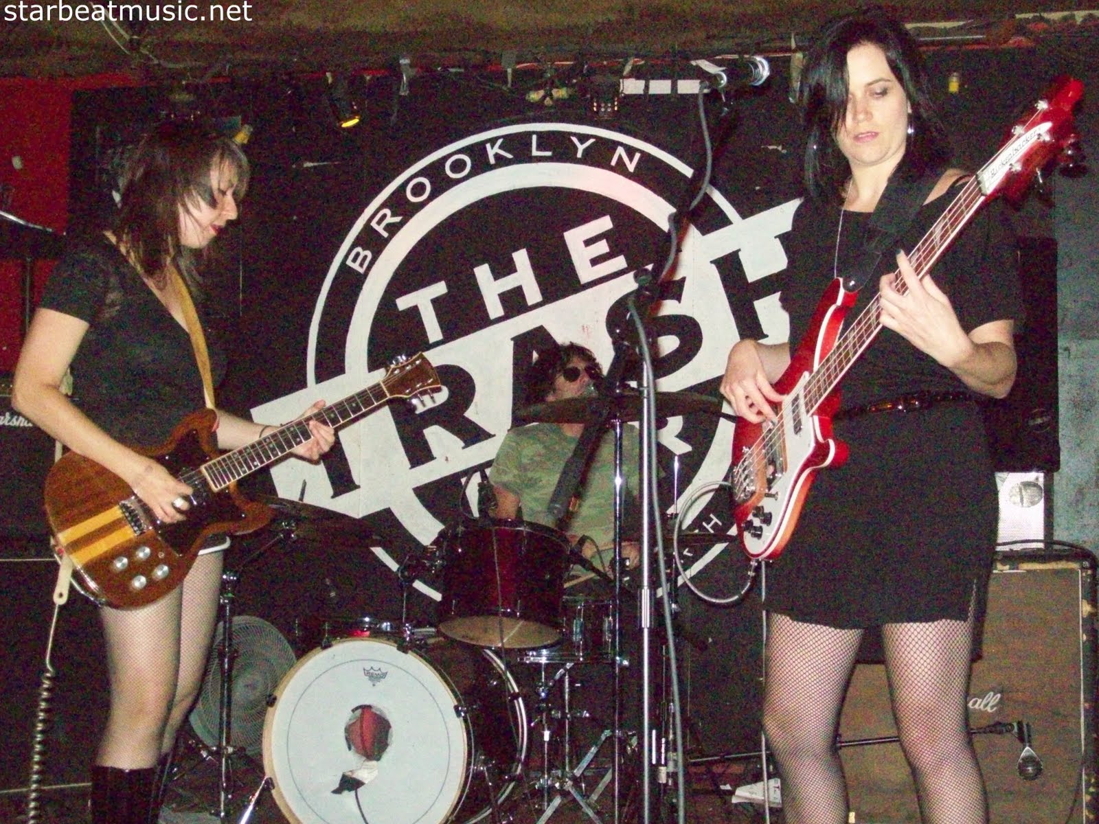 http://4.bp.blogspot.com/_zFFYONyGdM0/TJuMmR09aUI/AAAAAAAAD_Y/GqtxYdXjAIQ/s1600/Trash%2BBar%2B9-20-10%2B029.jpg