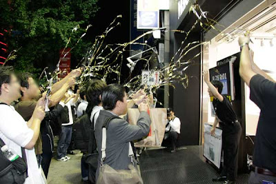 ไปดูคนญี่ปุ่นเข้าคิวรอซื้อ Snow Leopard(Mac OS X 10.6)