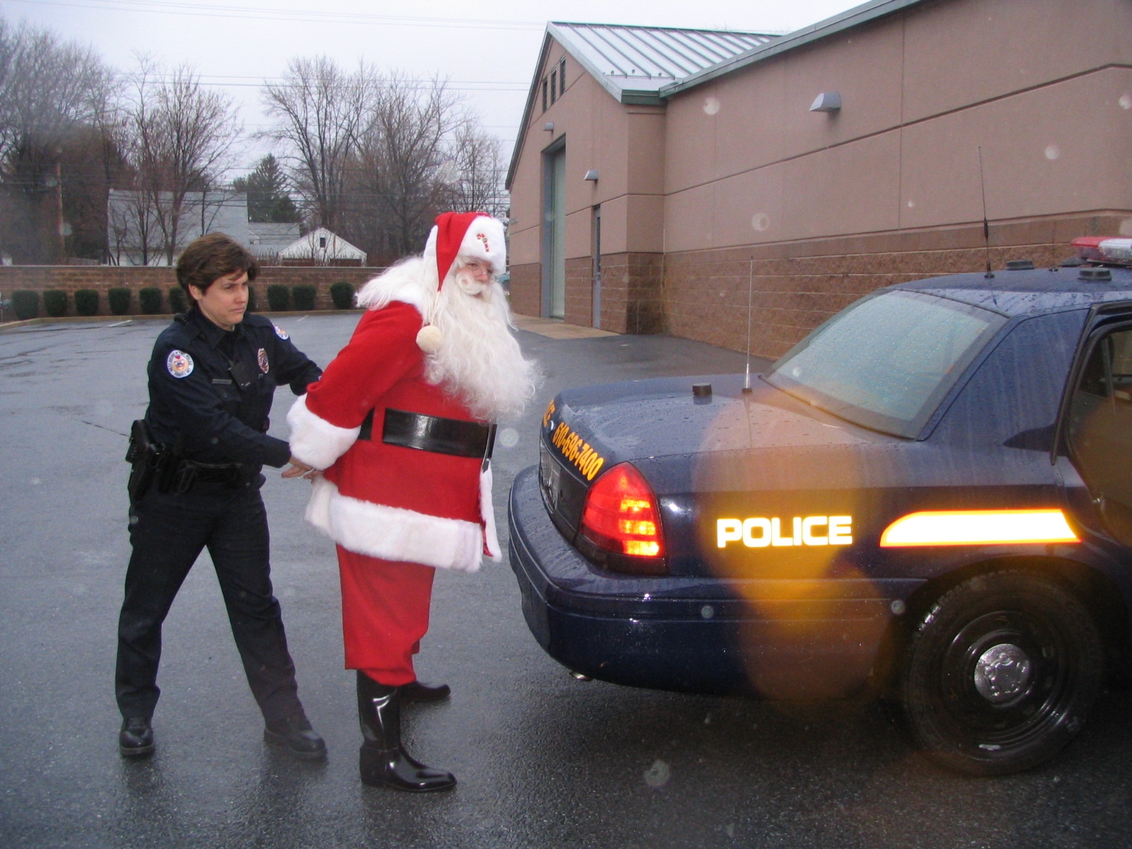 [Santa%20Arrest%20009[1].JPG]