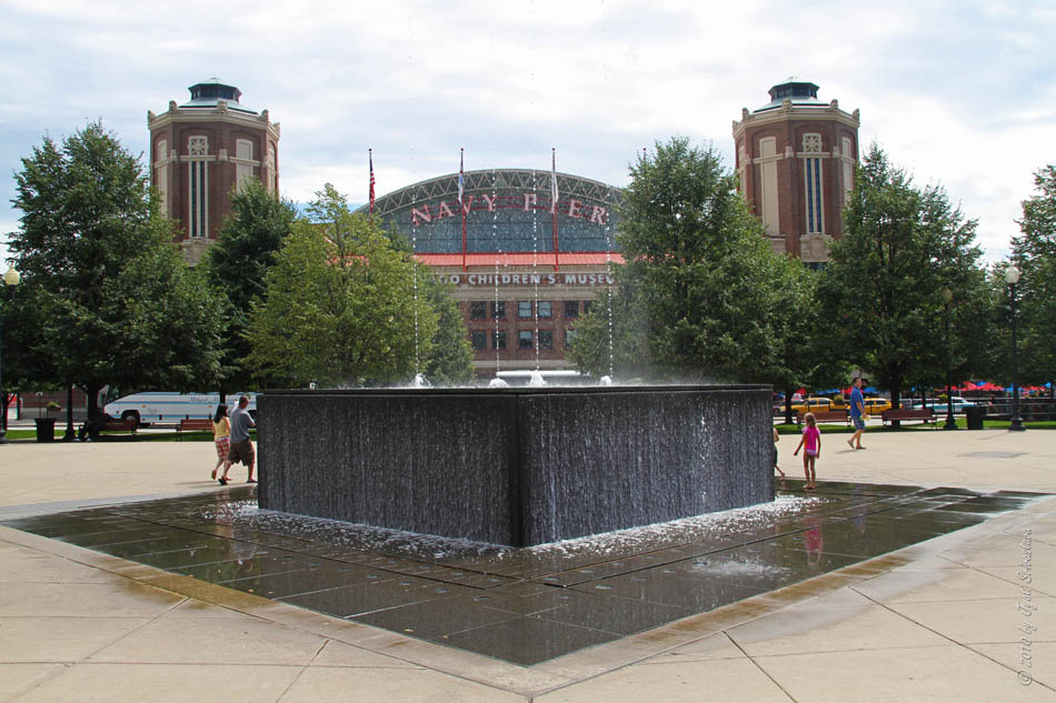 Public Art in Chicago Navy Pier [Gateway Park Fountain]