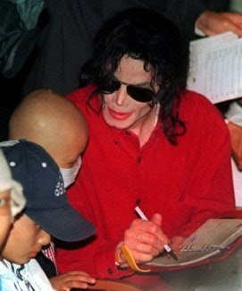 Michael%2BJackson%2Bvisits%2Bcancer%2Bvictims%2Bin%2BSouth%2BKorea.jpg