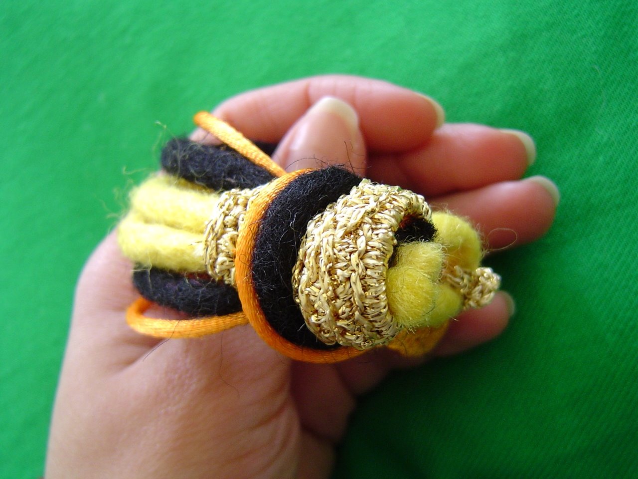 [bangle+bee+#2+detail.jpg]