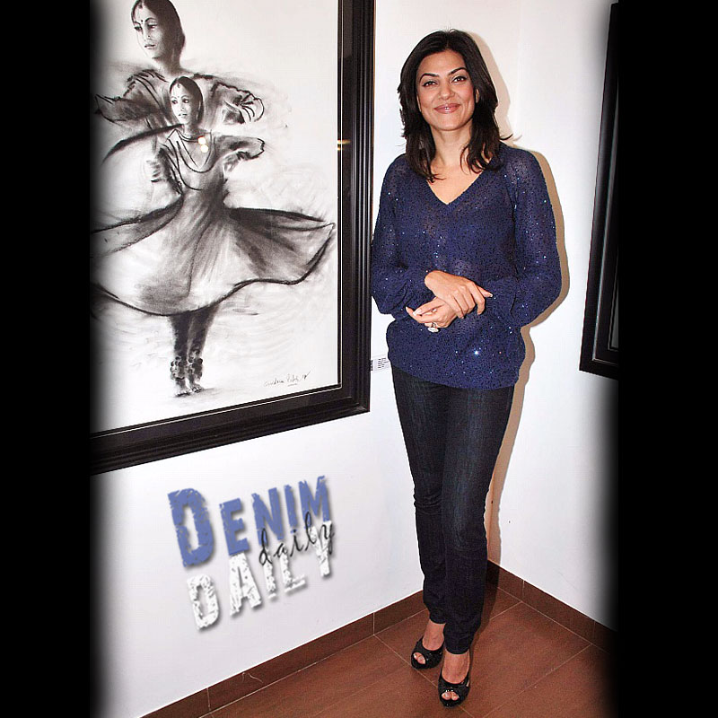 sushmita sen jeans denim daily sushmita sen launches the charcoal exibition sushmita sen jeans denim daily sushmita sen launches the charcoal exibition