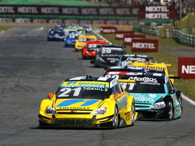 Público troca pneu de carro da Stock Car na Paulista e concorre a ingressos  - Esportividade - Guia de esporte de São Paulo e região