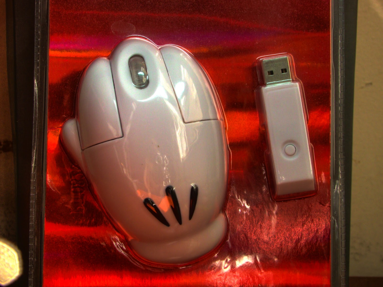 The Authentic Disney Parks Merchandise Blog Mickey's Glove Computer Wireless Mouse