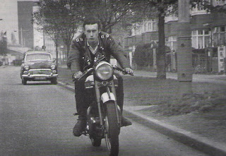 http://4.bp.blogspot.com/_zUSs-jtrTYw/TVAVSt0yzgI/AAAAAAAAAFE/WXMvi8Lu4Fs/s320/discovery-hd-theater-cafe-racer-caferacer-tv-vintage-motorcycles-ace-cafe-london-rockers-59club-norton-triumph-triton-honda-historic-phot-15.jpg