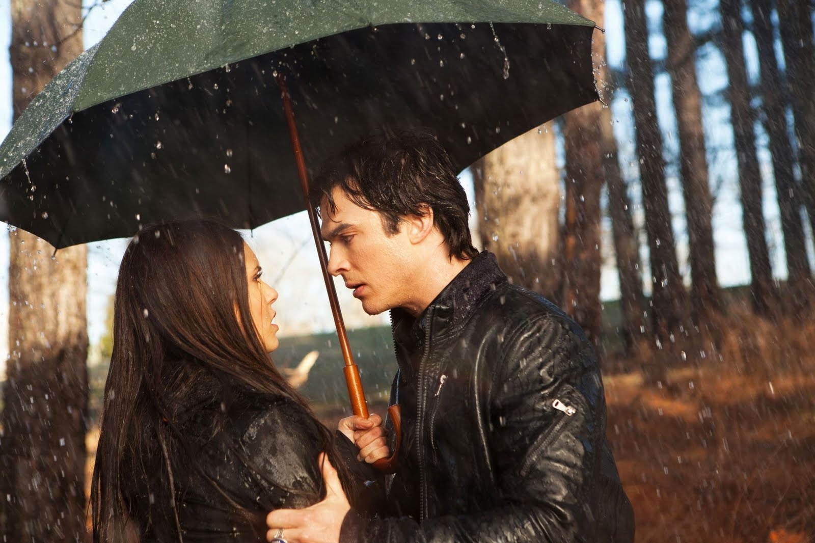 Damon-and-Elena-1x17-the-vampire-diaries-11290075-2048-1365.jpg