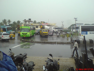 Traffic constable regulating traffic at Poonamalai