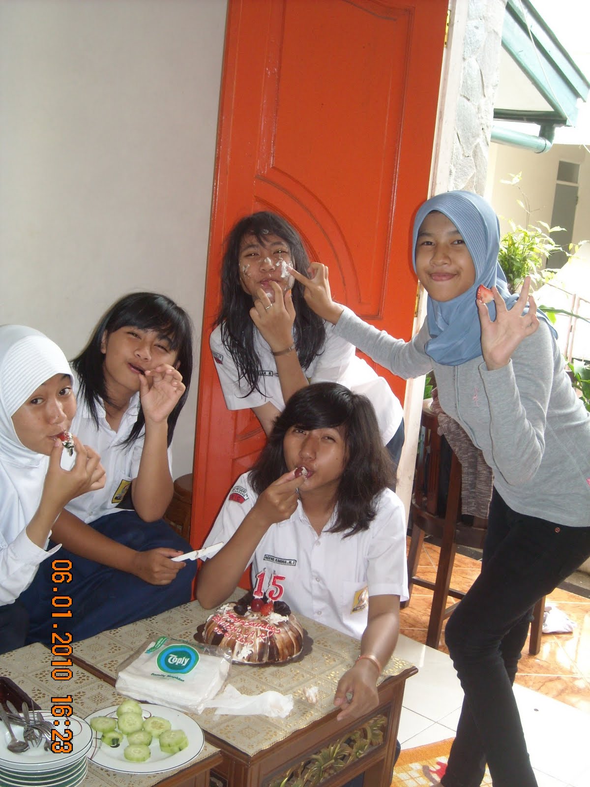 jeje's BLOG :): mau disebut apa temen macam ini ? aku sebut dia PEREBUT