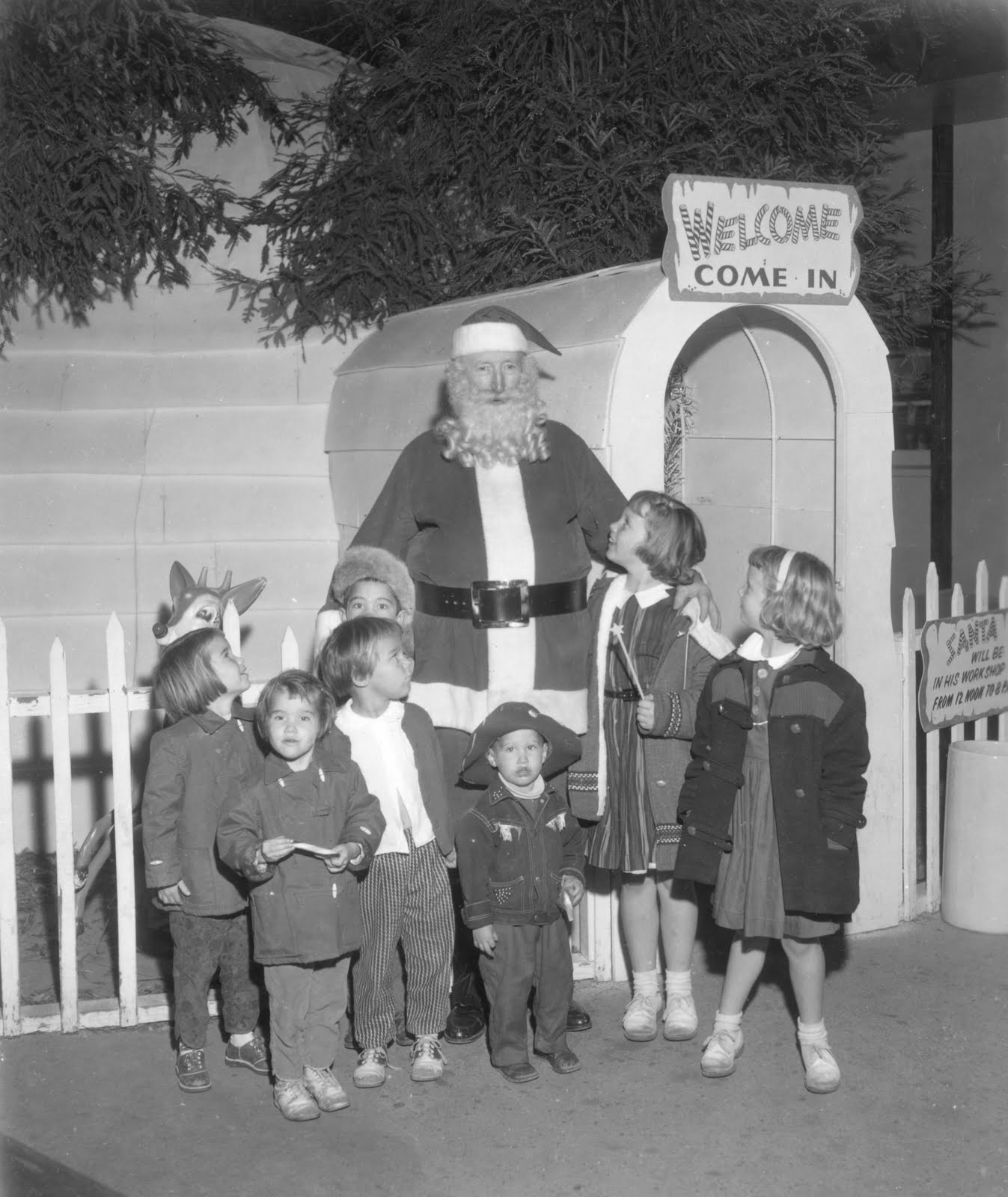[Santa+and+children+ca+1964.jpg]