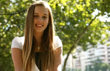 http://4.bp.blogspot.com/_zgvn8nIRJ-k/RsQ2cV2wJCI/AAAAAAAAANc/scj1-40-yLQ/s400/pelolais1.jpg