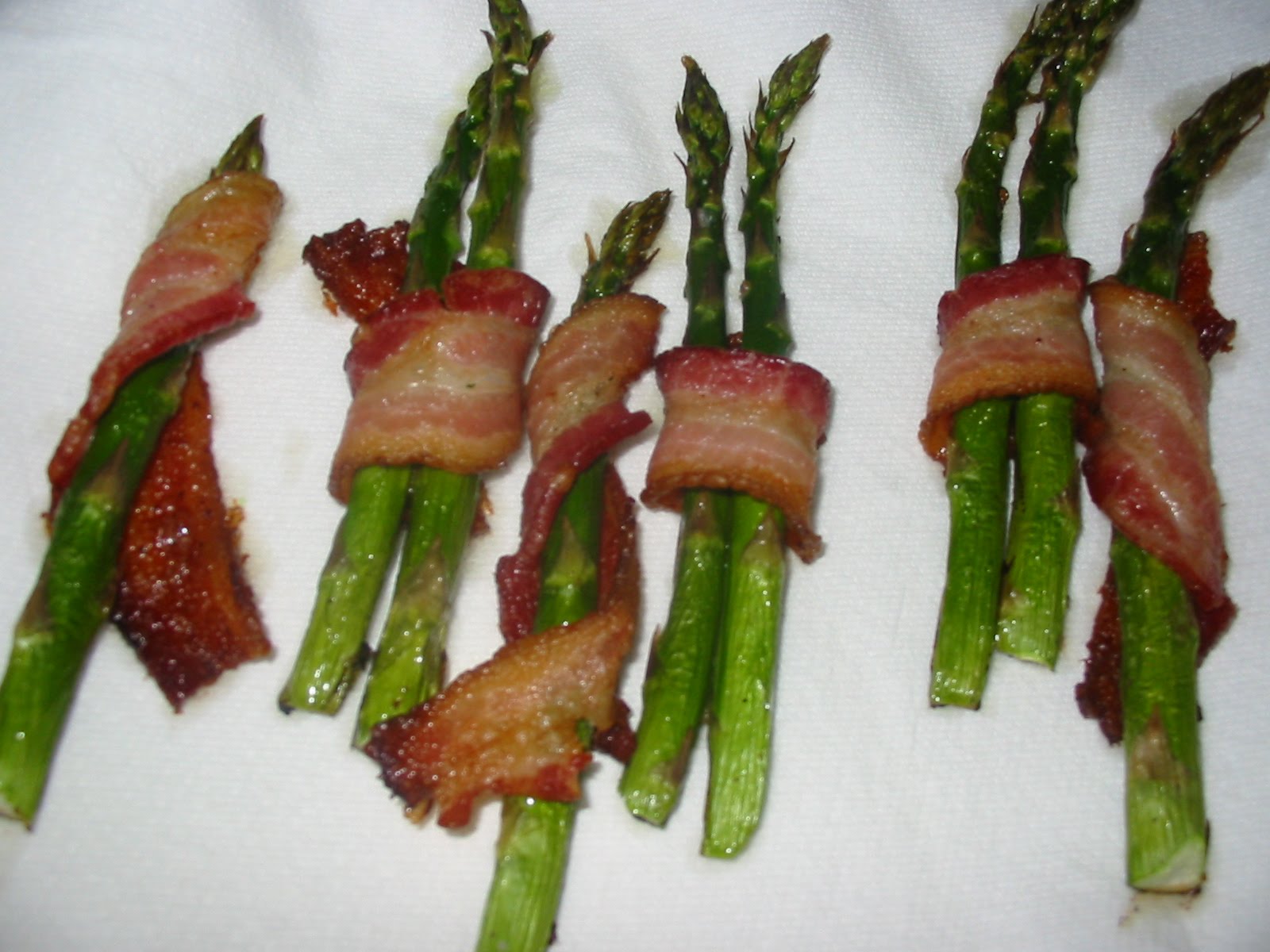 [baconwrappedasparagus.JPG]