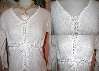 camisa blanca con puntillas