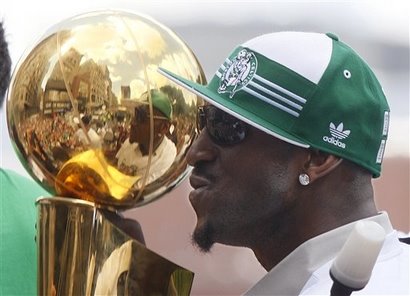 [Boston+Celtics+forward+Kevin+Garnett+holds+the+NBA+championship+trophy.jpg]