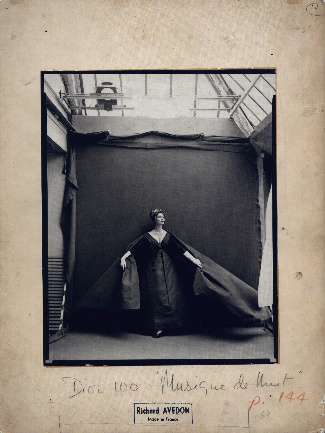 [10266_avedon_1_122_366lo.JPG]