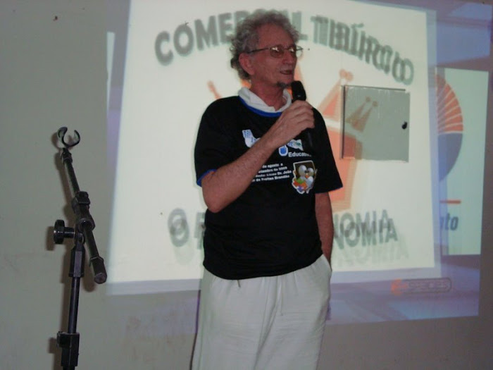 Palestra sobre LINUX - Professor Tarcísio, da UVA de Sobral.