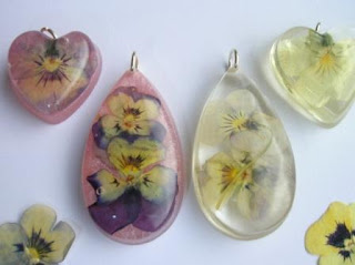 Real flower jewellery - Viola pendants