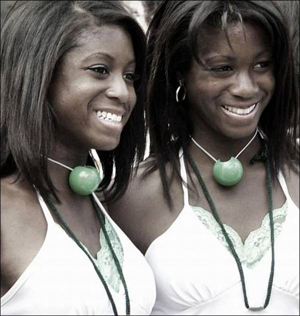Голые близняшки негритянки фото
