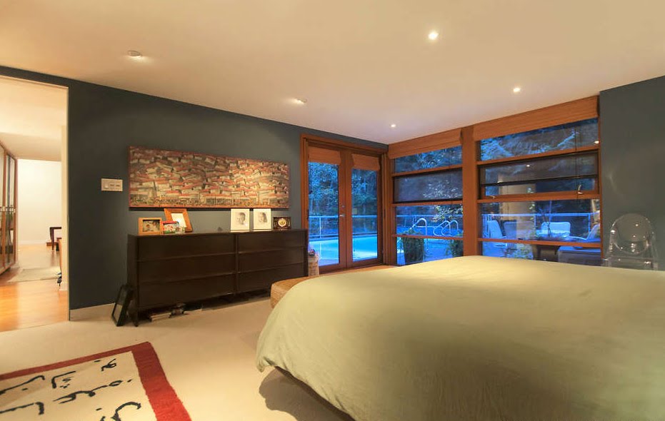 If It's Hip, It's Here (Archives) I Vant To Buy Your