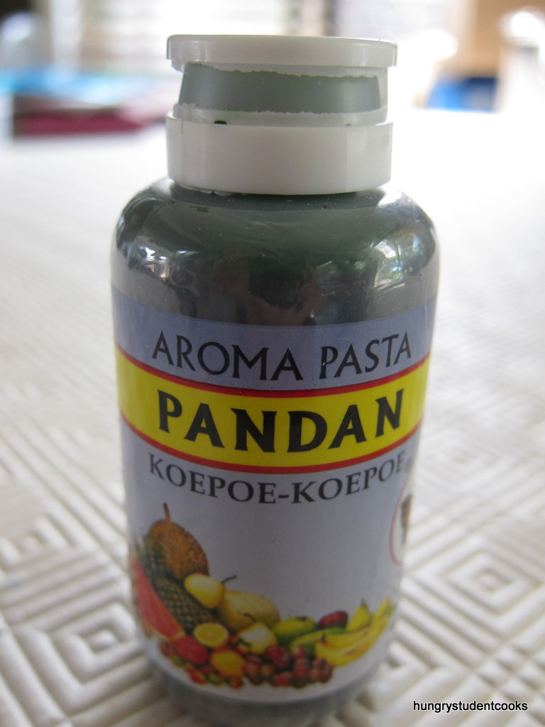 The Hungry Student Cooks Ondeh Ondeh (Pandan Glutinous Rice Balls)