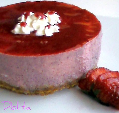 Pastel+Frio+De+Fresas Desmolde y decore el pudin con fresas y mermelada o lapiz pastelero